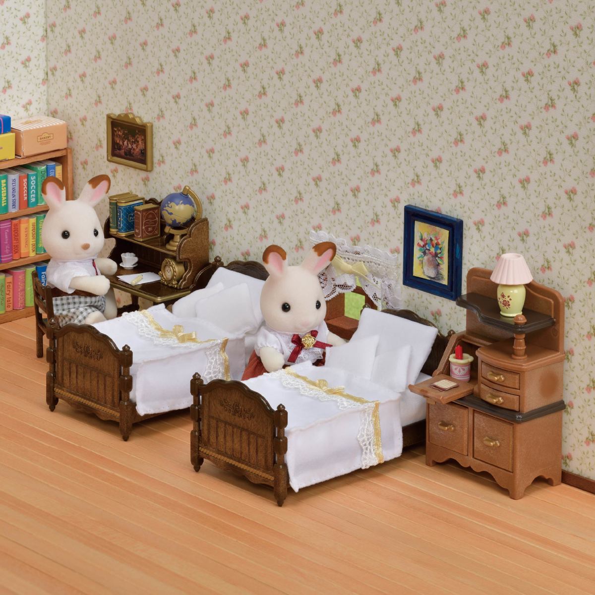 Classic Brown Bed Chest Set